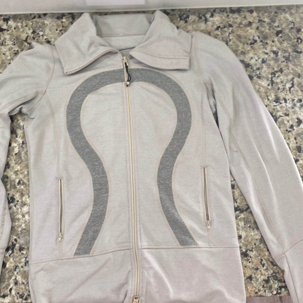 LULULEMON JACKET! 🌸